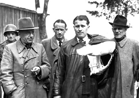 Maj. Gen. Walther Dornberger, Commander of the V-2 laboratory at Peenemunde; Lt. Col. Herbert Axter; Prof. Wernher von Braun, inventor of the V-2 rocket; and Hans Lindenberg, after they surrendered to U.S. troops.  Austria, May 3, 1945.  T5c. Louis Weintraub.  (Army)
NARA FILE #:  111-SC-231809
WAR & CONFLICT BOOK #:  1294