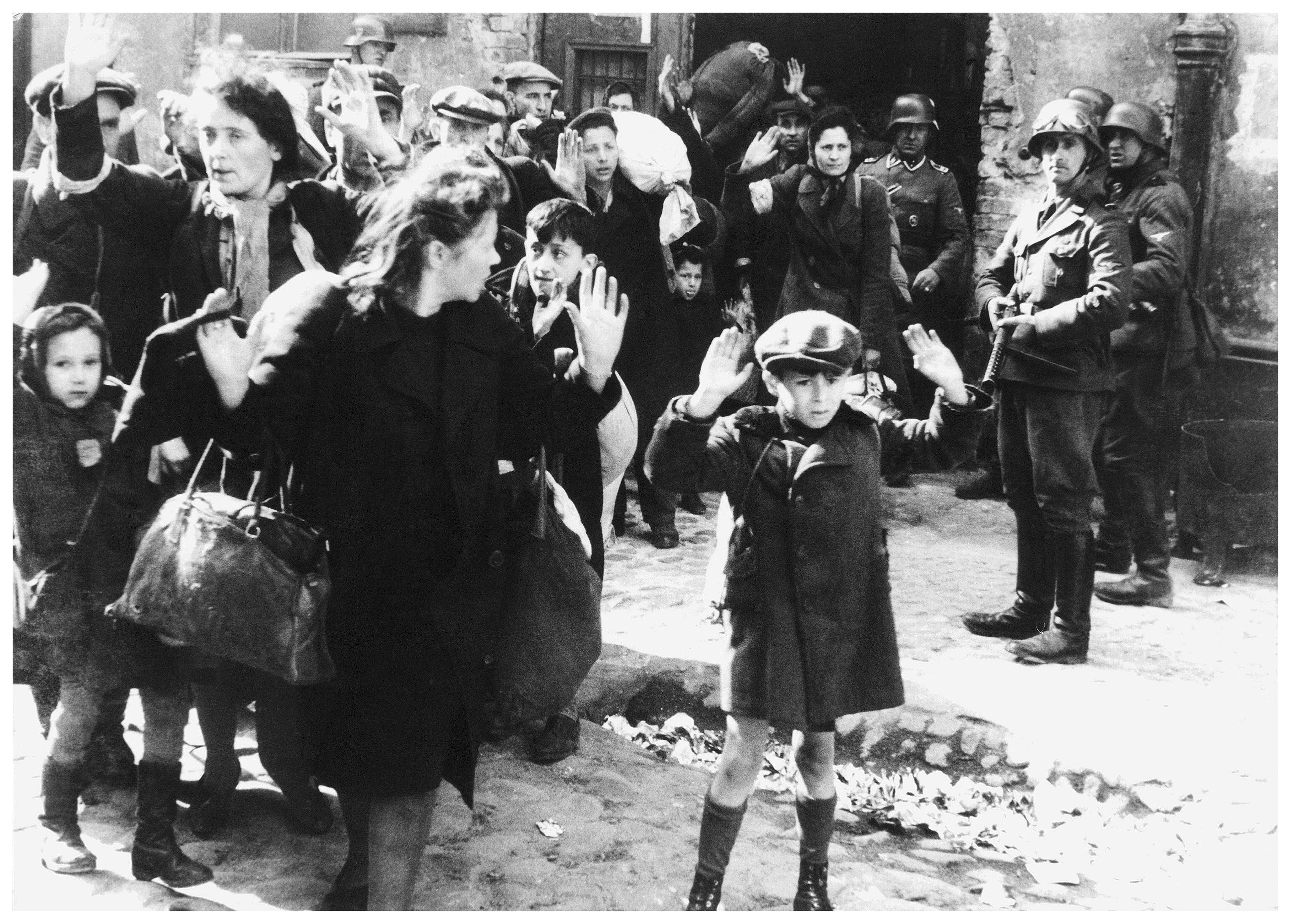 Holocaust; World war two: Warsaw Jews at gunpoint. SS troops look on. Warsaw Ghetto 1943. WHA PUBLICATIONxINxGERxSUIxAUTxONLY !ACHTUNG AUFNAHMEDATUM GESCHƒTZT! Copyright: WHA UnitedArchivesWHA_068_0801

Holocaust World was Two Warsaw Jews AT gunpoint SS Troops Look ON Warsaw Ghetto 1943 Wha PUBLICATIONxINxGERxSUIxAUTxONLY Regard date estimated Copyright Wha UnitedArchivesWHA_068_0801
