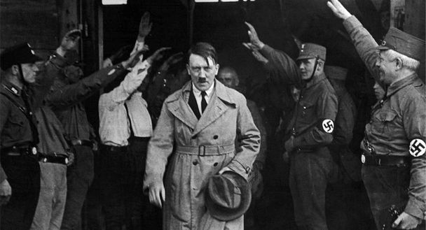 Adolf Hitler zugeschnitten