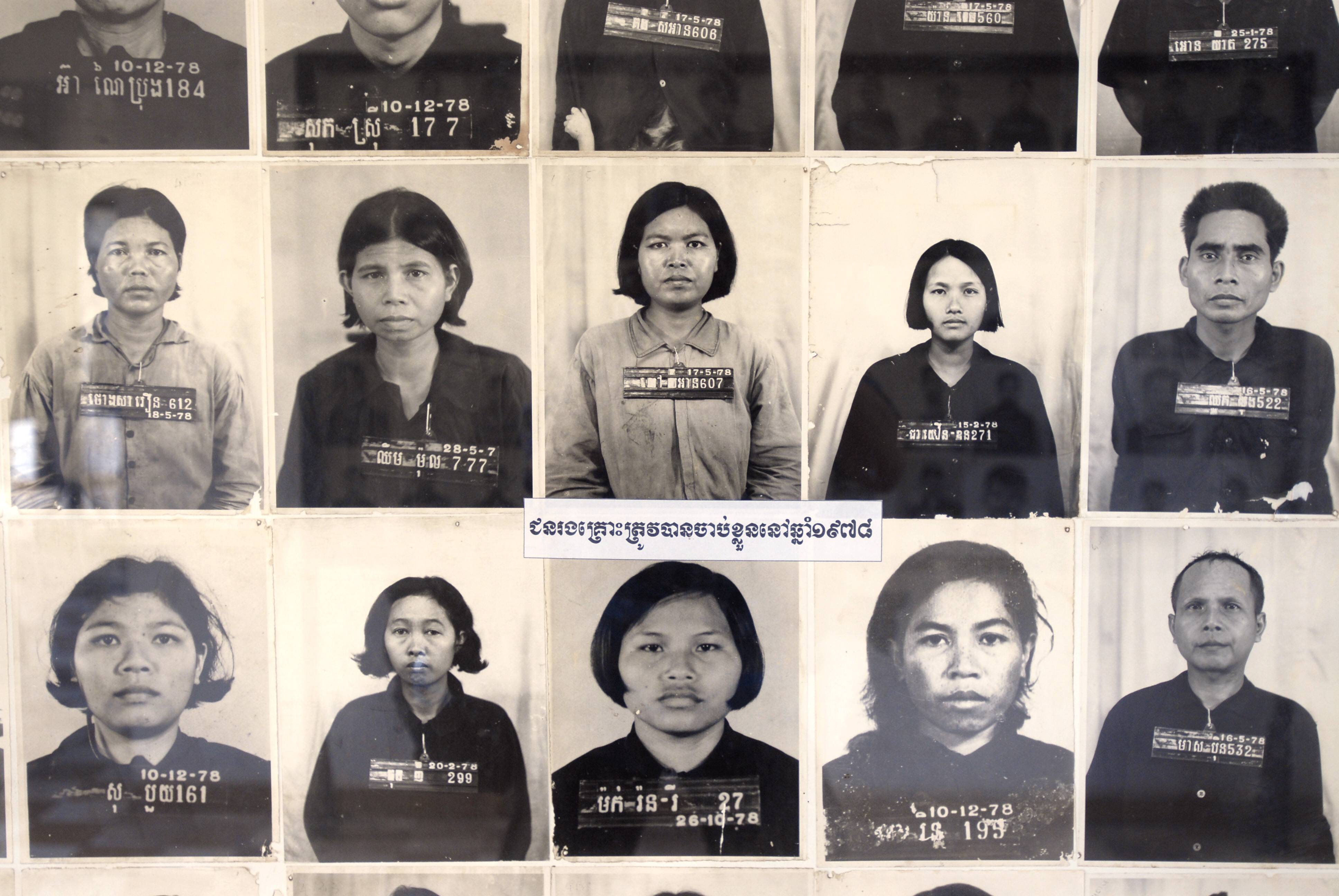 Bildnummer: 59874269  Datum: 29.03.2008  Copyright: imago/epd
Fotos von vor der Hinrichtung fotografierten Opfern im Gedenkstätten-Museum Tuol Sleng in Phnom Penh (Kambodscha) am 29.3.2008. In dem ehemaligen Konzentrationslager (17.4.1975 bis 7.1.1979) wurden unter Pol Pot etwa 20.000 Kinder, Frauen und Männer inhaftiert, gefoltert und anschließend auf bestialische Weise in Choeung Ek in der Nähe von Phnom Penh ermordet. Die frühere Schule Tuol Svay Prey wurde nach der Machtergreifung Pol Pots in die Folterkammer S 21 (Security Office 21) verwandelt. Fast niemand, der hierher kam, überlebte. DER ABDRUCK DES EPD-FOTOS IST HONORARPFLICHTIG! Tuol-Sleng-Museum in Phnom Penh (Kambodscha) 03 xcb x0x 2008 quer Asien Kambodscha Phnom Penh Geografie Städte Justiz Kriminalität Mord Strafvollzug Gefängnis Kultur Kunst Museen Politik Menschenrechte Folter Regierungen 

 59874269 Date 29 03 2008 Copyright Imago epd Photos from before the Execution photographed Victims in Memorials Museum Tuol Sleng in Phnom Penh Cambodia at 29 3 2008 in the former Concentration camps 17 4 1975 until 7 1 1979 were under POL Pot about 20 000 Children Women and Men imprisoned tortured and then on  Wise in Choeung EK in the Vicinity from Phnom Penh murdered the Earlier School Tuol Svay Prey was after the Seizure of power POL Pot in the Torture chamber S 21 Security Office 21 transforms Almost Nobody the here came survived the Imprint the epd Photos is  Tuol Sleng Museum in Phnom Penh Cambodia 03  x0x 2008 horizontal Asia Cambodia Phnom Penh Geography Cities Justice Crime Murder Prison Prison Culture Art Museums politics Human rights Torture Governments