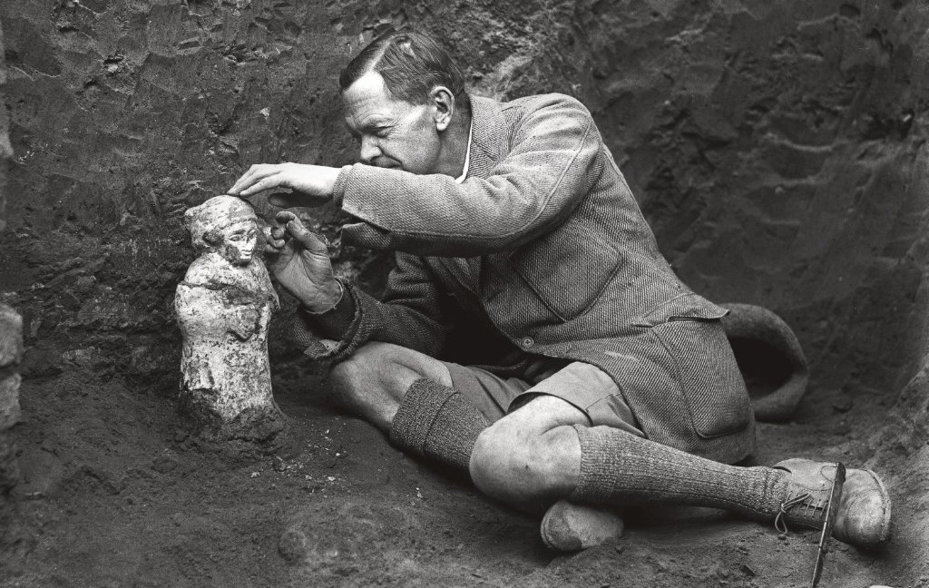 Der Brite Leonard Woolley kommt 1922 in den Irak und legt in jahrelanger Arbeit die Artefakte der Sumerer frei – hier eine Statue, die als Opfergabe diente