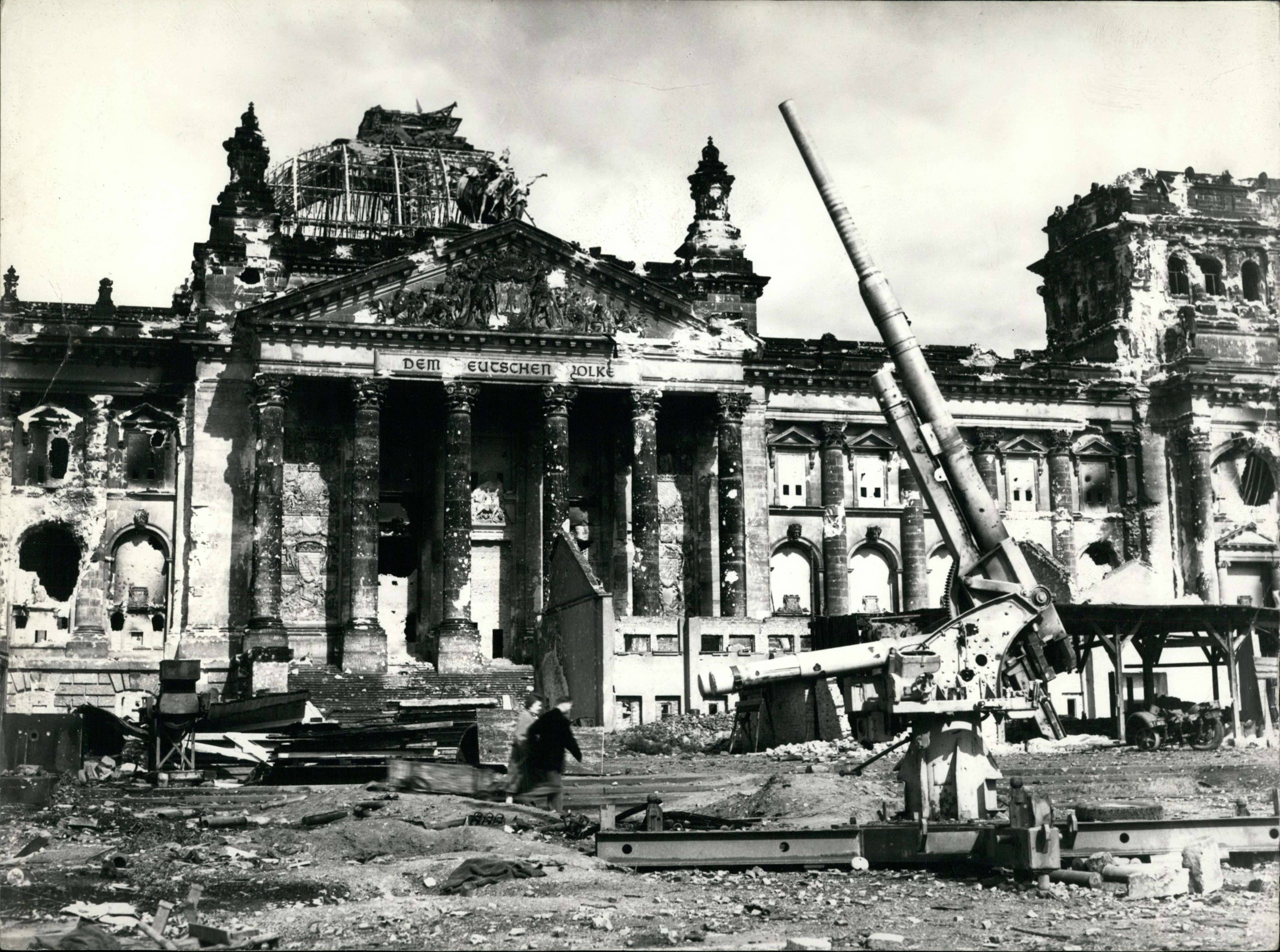 Apr. 24, 1985 - 40th Anniversary Finish WWII Reichstag Berlin 1945 PUBLICATIONxINxGERxONLY - ZUMAk09

Apr 24 1985 40th Anniversary Finish WWII Reichstag Berlin 1945 PUBLICATIONxINxGERxONLY ZUMAk09