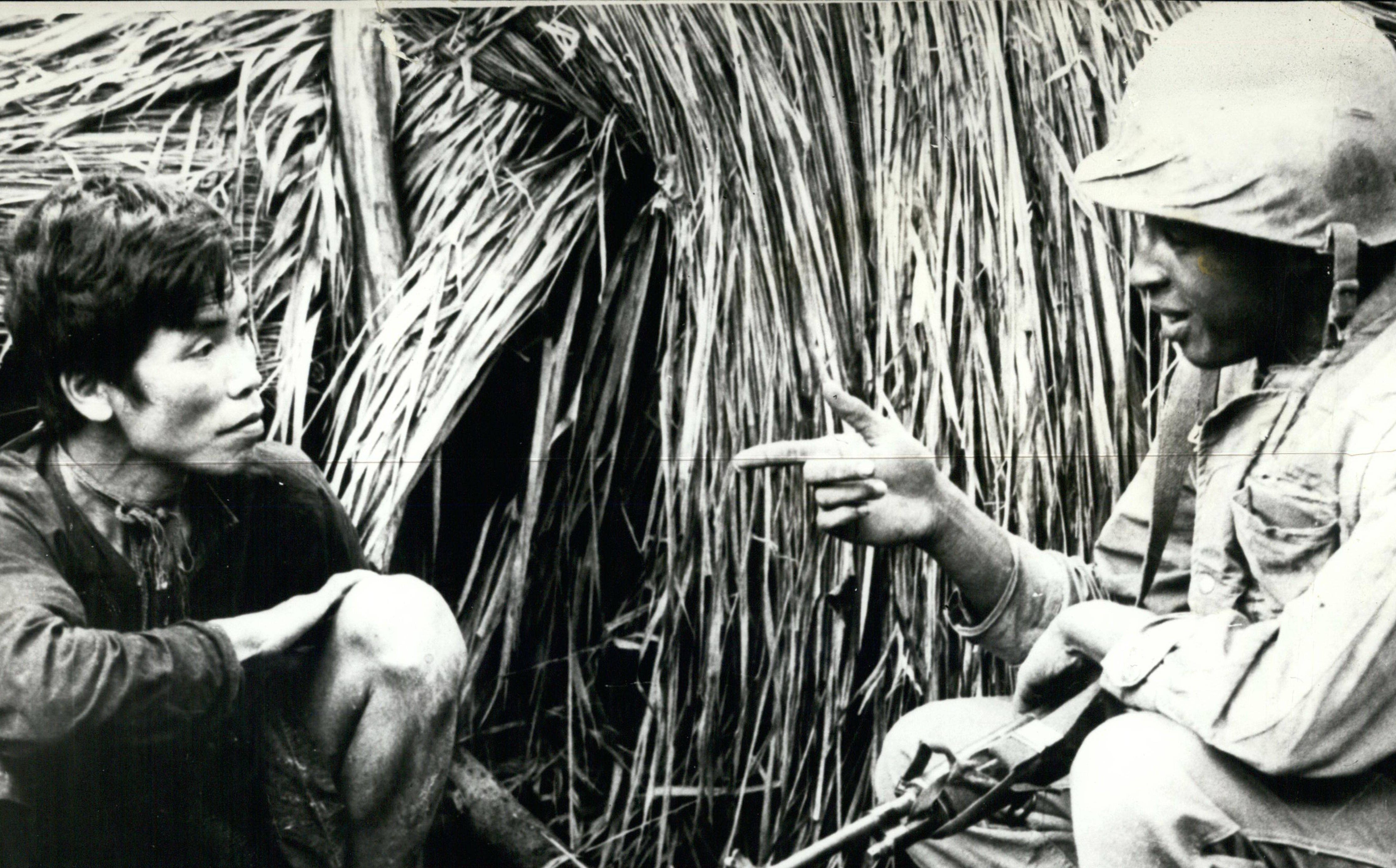 May 05, 1967 - War in Vietnam Viet Cong Tax collector caught: During an American Marine raid on a village in South vietnam they captured a Viet-Cong Tax collector.Marie Sergeant W.Robinson seen talking to him. PUBLICATIONxINxGERxONLY - ZUMAk09

May 05 1967 was in Vietnam Viet Cong Tax Collector Caught during to American Navy Raid ON a Village in South Vietnam They captured a Viet Cong Tax Collector Marie Sgt w Robinson Lakes Talking to HIM PUBLICATIONxINxGERxONLY ZUMAk09