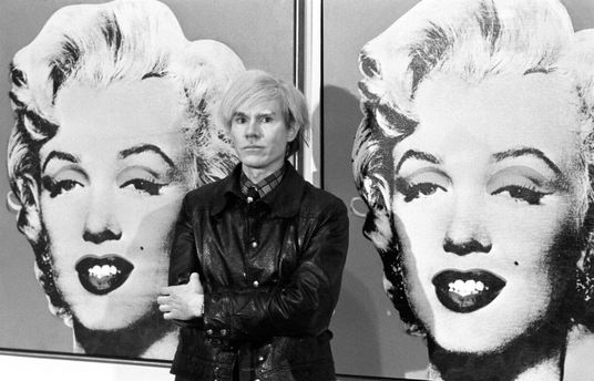 22/02/1987: Died on this day American Pop artist and film maker Andy Warhol America's pop-art painter and film-maker, Andy Warhol, stands in front of his double portrait of the late Hollywood film star, Marilyn Monroe, at the Tate Gallery, Millbank, at a press preview of his exhibition. ACHTUNG: BITTE BEACHTEN SIE DIE KÜNSTLER-URHEBERRECHTE